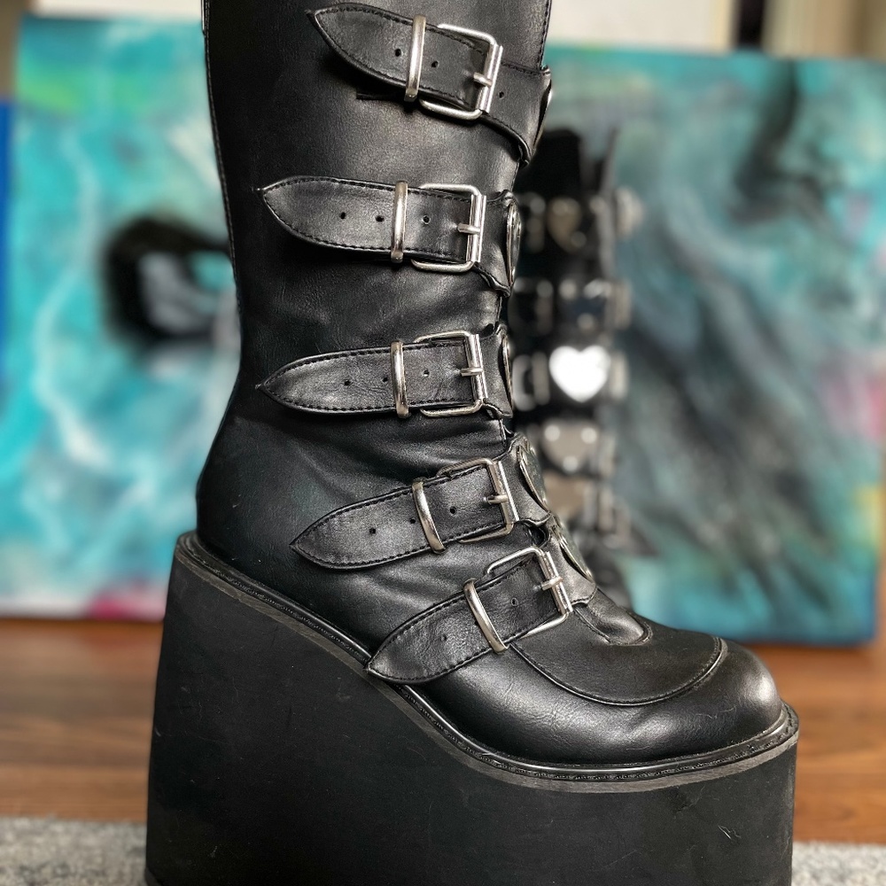 Demonia platform heart shaped